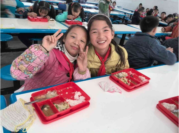 上海香蕉视频下载链接餐具有限公司震后灾区“爱心点点”世纪苗系列餐具使用情况的回访活动
